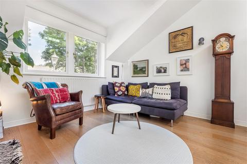 46 Bradshaw Close, London, SW19 8NL