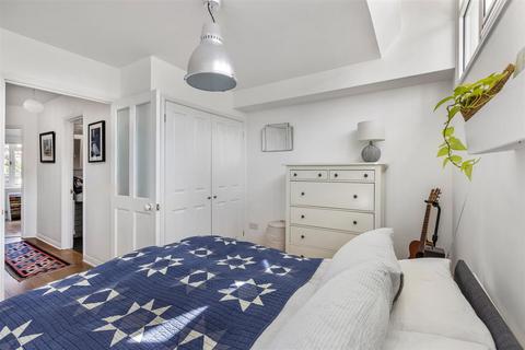 46 Bradshaw Close, London, SW19 8NL