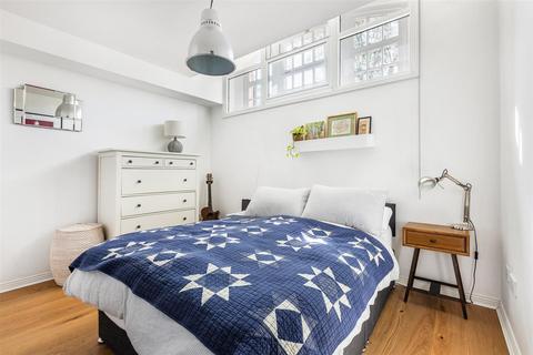 46 Bradshaw Close, London, SW19 8NL