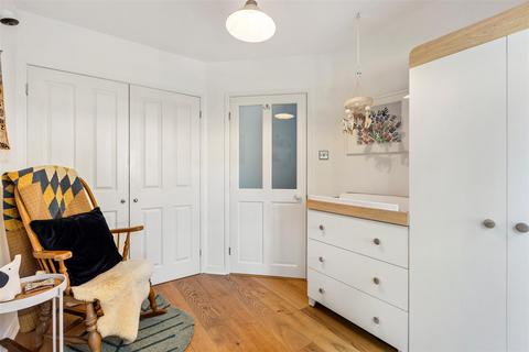 46 Bradshaw Close, London, SW19 8NL