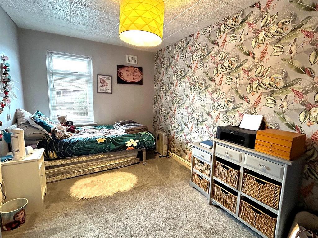 Bed 2.jpg