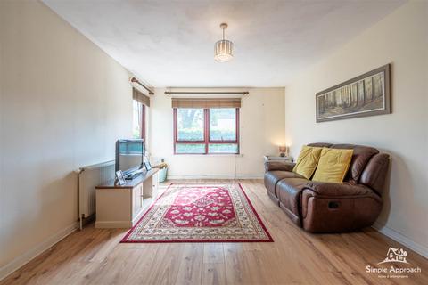 2 Alexander Drive, Bridge Of Earn, Perth, PH2 9FG