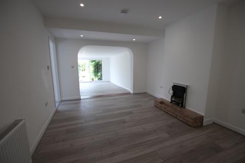 3 bedroom semi-detached bungalow for sale, Glasbrook Avenue, Twickenham TW2