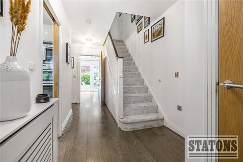 4 bedroom end of terrace house for sale, Iris Close, London, N14