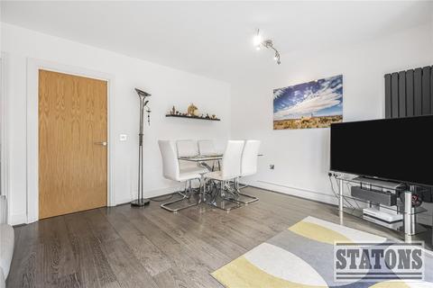 8 Iris Close, London, N14 4BS