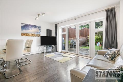 8 Iris Close, London, N14 4BS