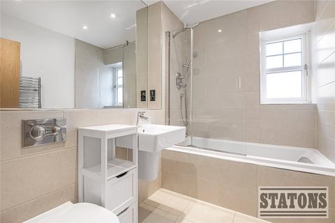 8 Iris Close, London, N14 4BS