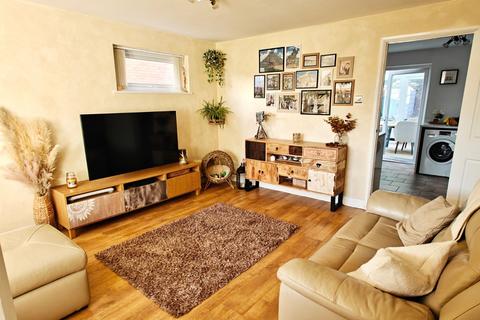 4 bedroom semi-detached house for sale, Sandalwood Drive, Gloucester, Gloucestershire, GL2