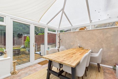4 bedroom semi-detached house for sale, Sandalwood Drive, Gloucester, Gloucestershire, GL2