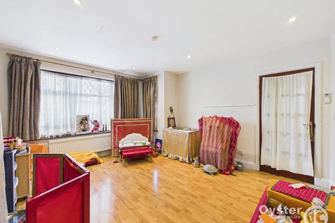 5 bedroom semi-detached house for sale, Shaftesbury Avenue, Kenton, HA3