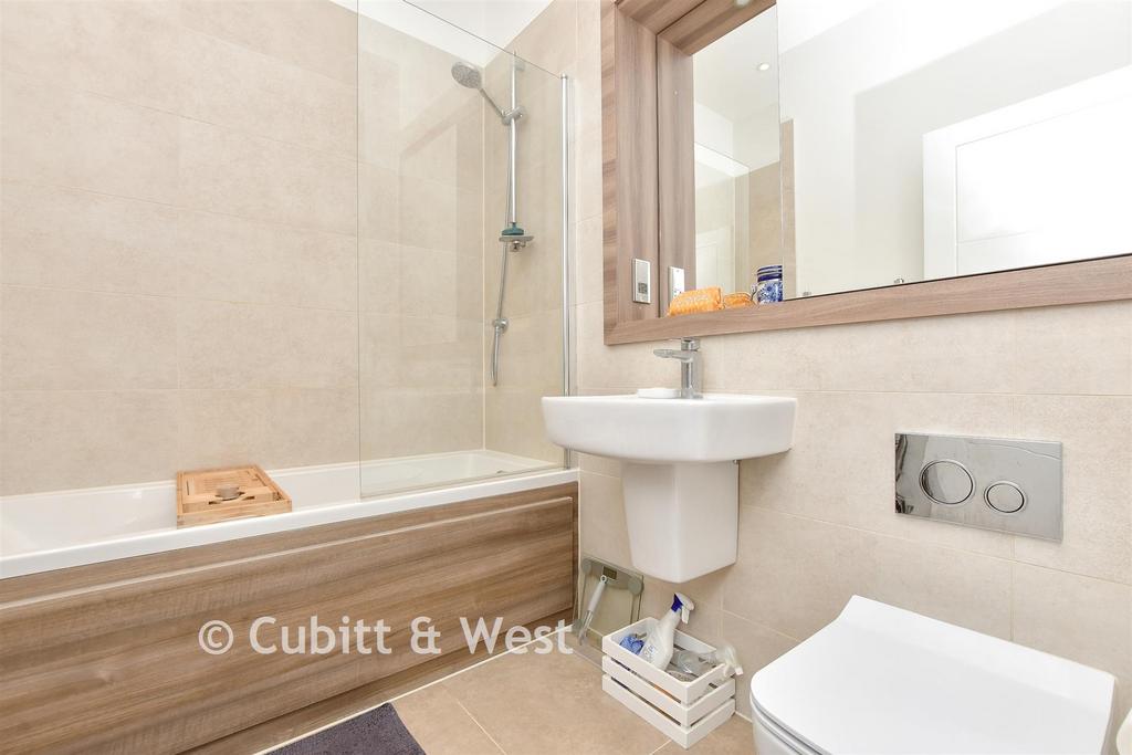 En-Suite Bathroom