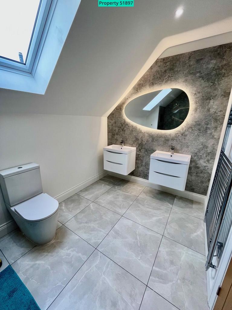 Ensuite to master bedroom