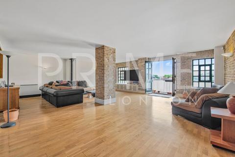 undefined, Great Jubilee Wharf, Wapping Wall, London