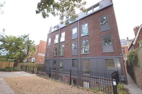 Studio to rent, Sheet Street, Windsor, Berkshire, SL4