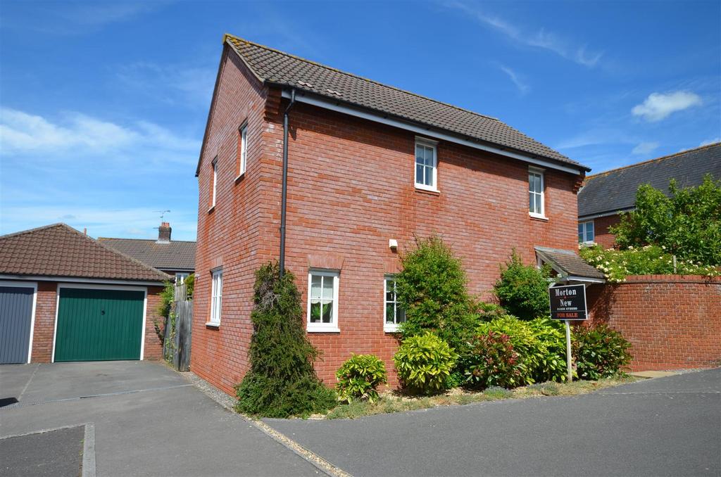 Field Close, Sturminster Newton 3 bed detached house - £300,000