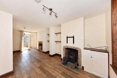 3 bedroom terraced house to rent, Buxton Road, Macclesfield, Cheshire, SK10 1NF