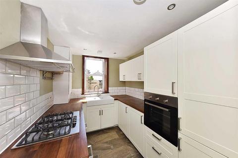 3 bedroom terraced house to rent, Buxton Road, Macclesfield, Cheshire, SK10 1NF