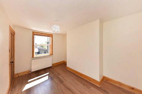 3 bedroom terraced house to rent, Buxton Road, Macclesfield, Cheshire, SK10 1NF