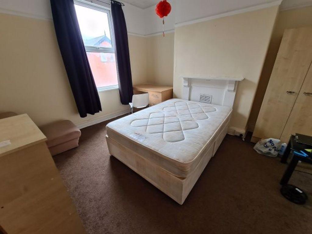 A cozy double bedroom featuring a comfortable d...