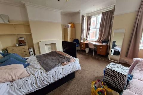 6 bedroom house to rent, Brudenell Road, Leeds LS6