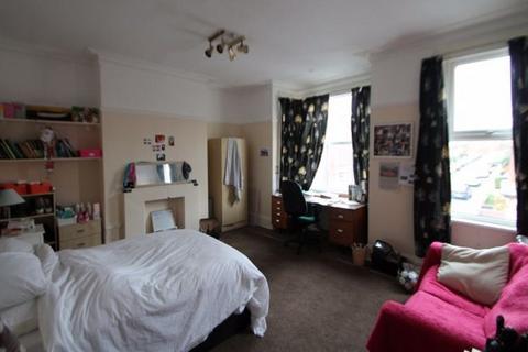 6 bedroom house to rent, Brudenell Road, Leeds LS6