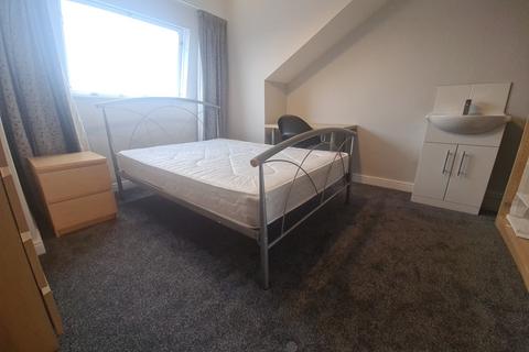 4 bedroom house to rent, Knowle Mount, Leeds LS4