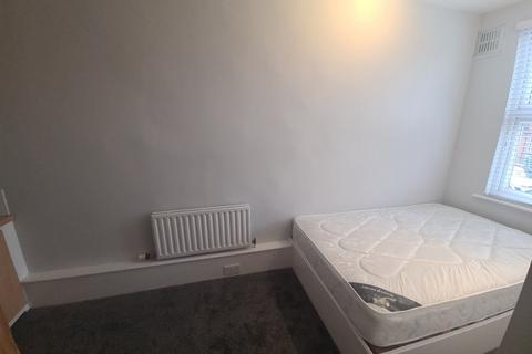 undefined, Knowle Mount, Leeds LS4