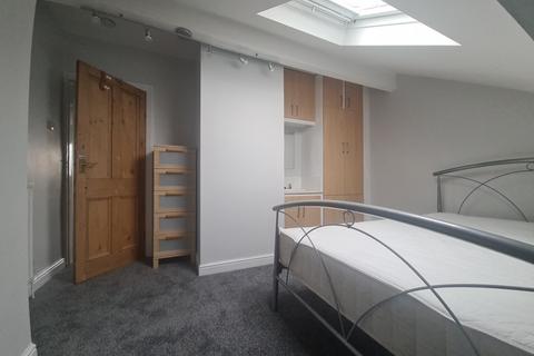 4 bedroom house to rent, Knowle Mount, Leeds LS4