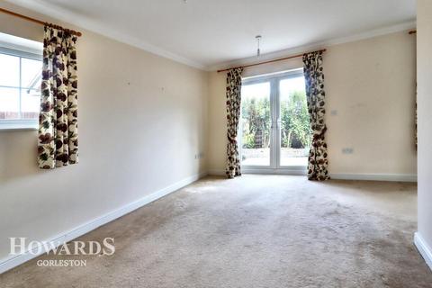 2 bedroom detached bungalow for sale, Broadland Close, Gorleston