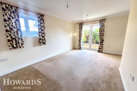 2 bedroom detached bungalow for sale, Broadland Close, Gorleston