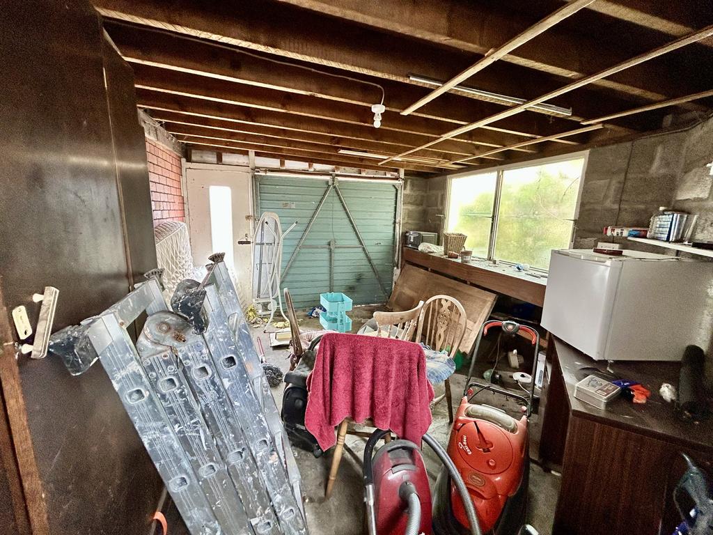 Garage 2