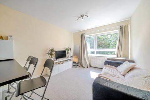 Nantes Close, Wandsworth, London, SW18