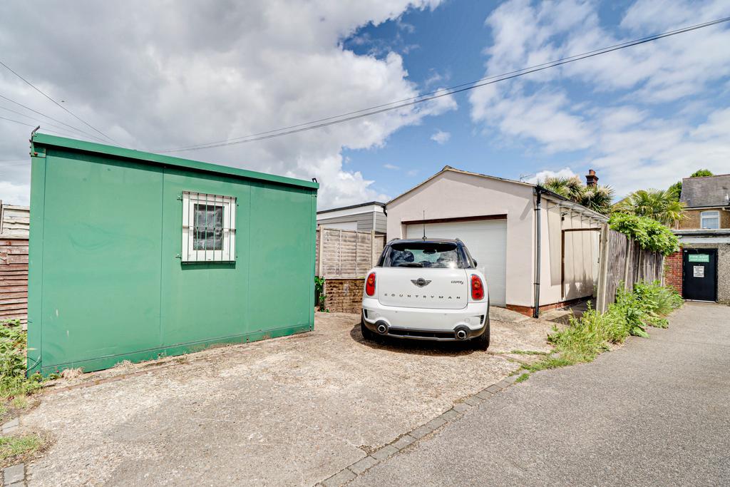 Garage/parking