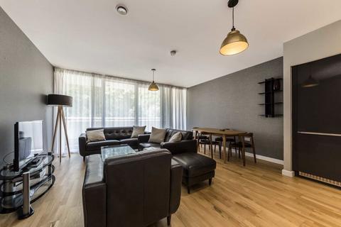 2 bedroom flat for sale, Colonial Drive, London W4