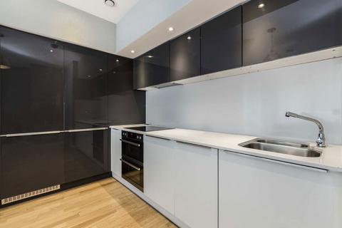 2 bedroom flat for sale, Colonial Drive, London W4