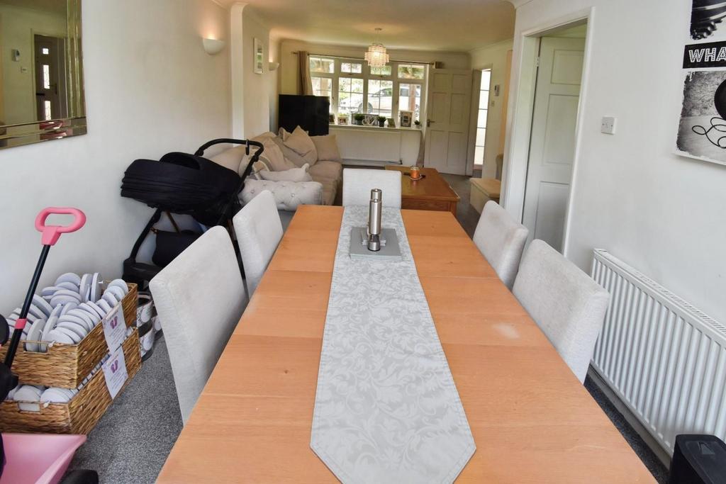 Lounge-dining room