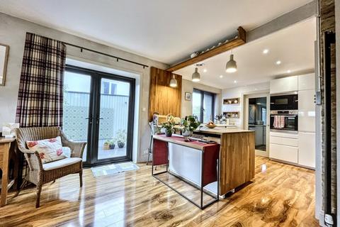 6 Elmsway, Bournemouth, BH6 3HU