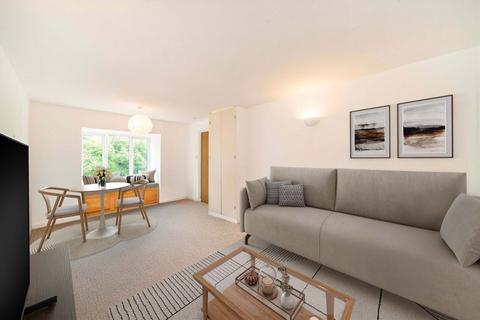 Limetree Walk, London SW17
