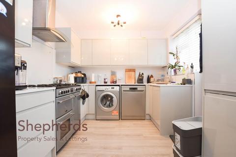 59 Hillview Gardens, Cheshunt, Waltham Cross, EN8 0PB