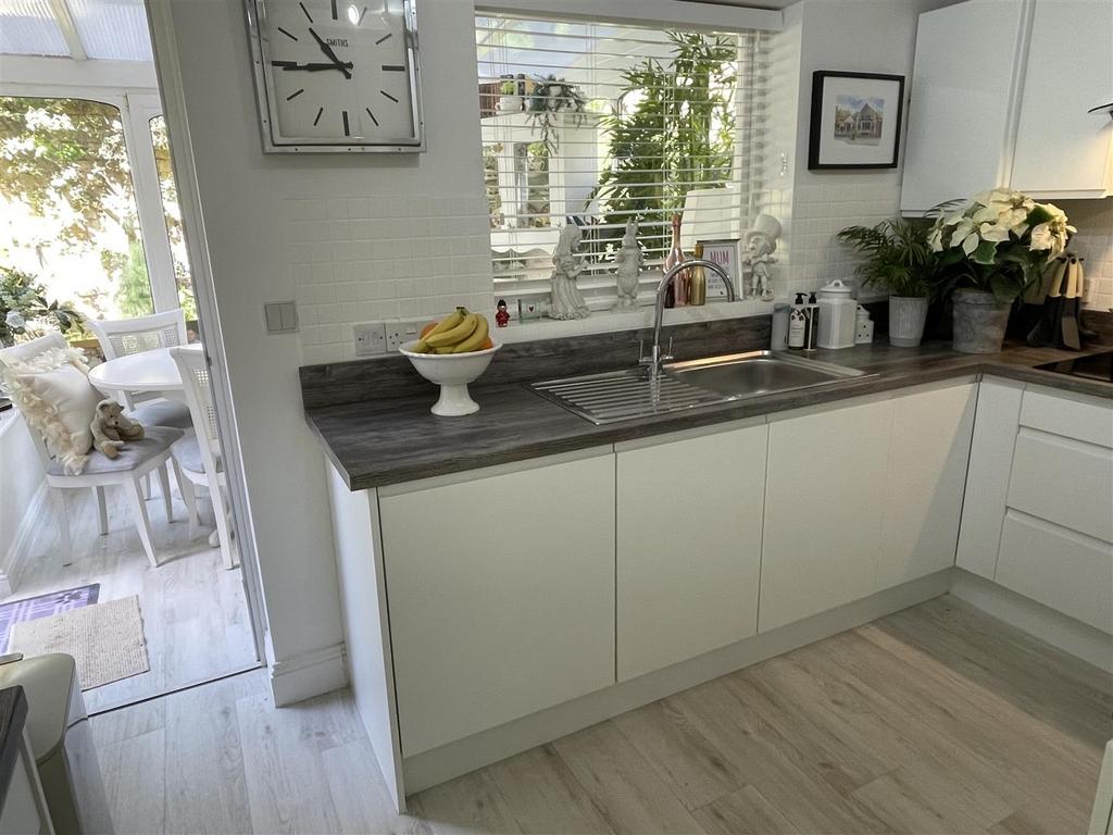 Kitchen - New.JPG