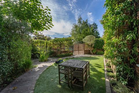 4 bedroom detached house to rent, Beverley Lane, Kingston upon Thames, KT2