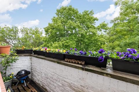 2 bedroom flat for sale, Central Hill, Crystal Palace, London, SE19