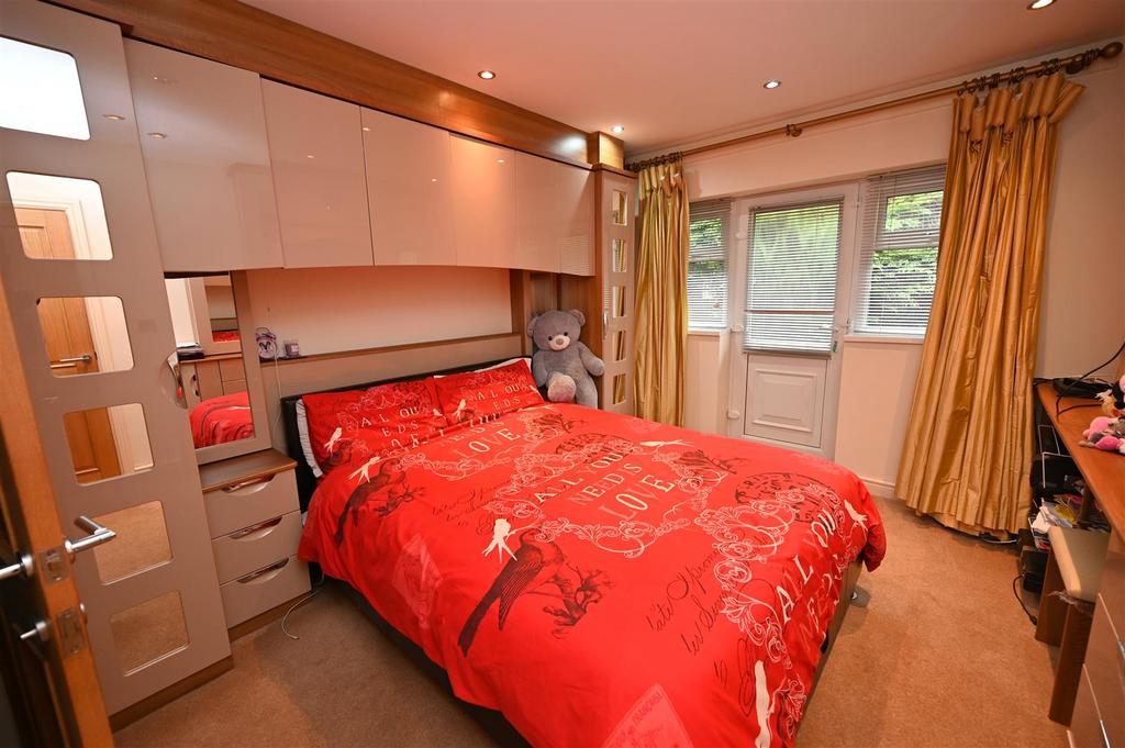 Bed 5b.JPG