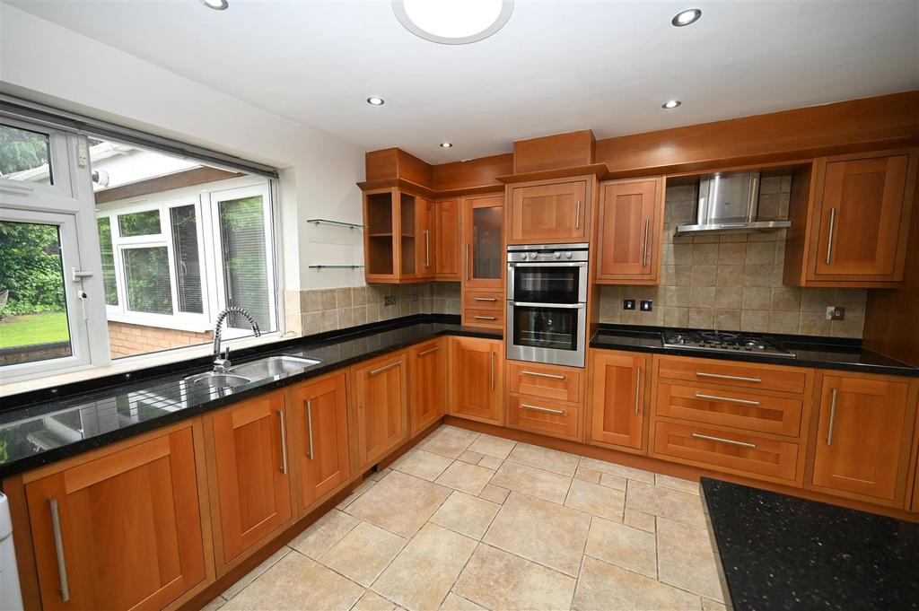 Kitchen 5.JPG