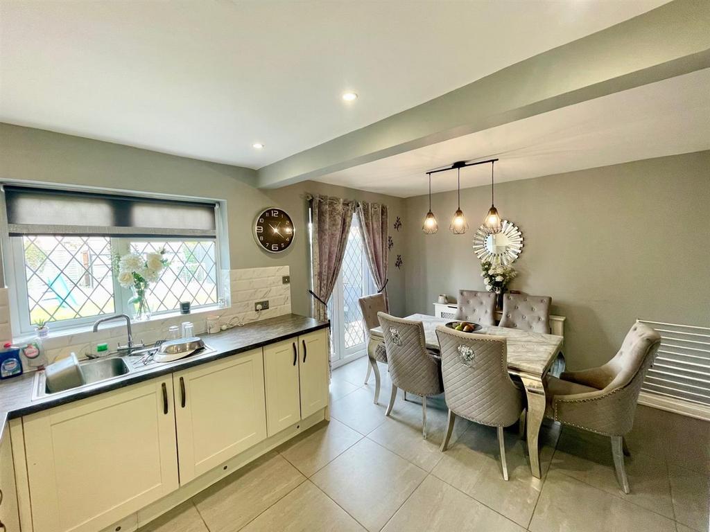Kitchen 3.jpg