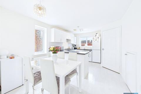 15 Thorncliffe Drive, Stainforth, Doncaster, DN7 5PX
