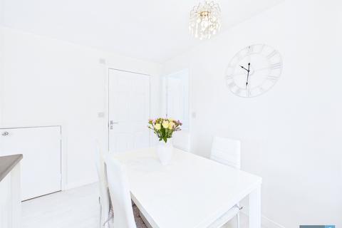 15 Thorncliffe Drive, Stainforth, Doncaster, DN7 5PX