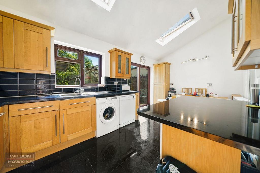 16 Greenford Road - euiku ZV0 QPDylb LQo FWP.jpg