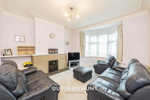 3 bedroom terraced house for sale, Hamilton Avenue, Ilford IG6