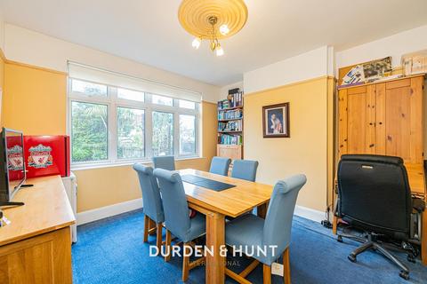 3 bedroom terraced house for sale, Hamilton Avenue, Ilford IG6